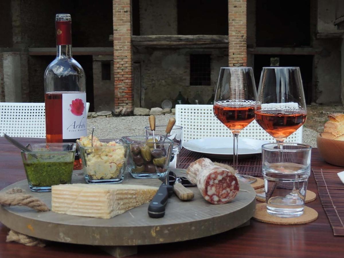 La Luce Delle Colline Bed & Breakfast Serravalle delle Langhe Exterior photo