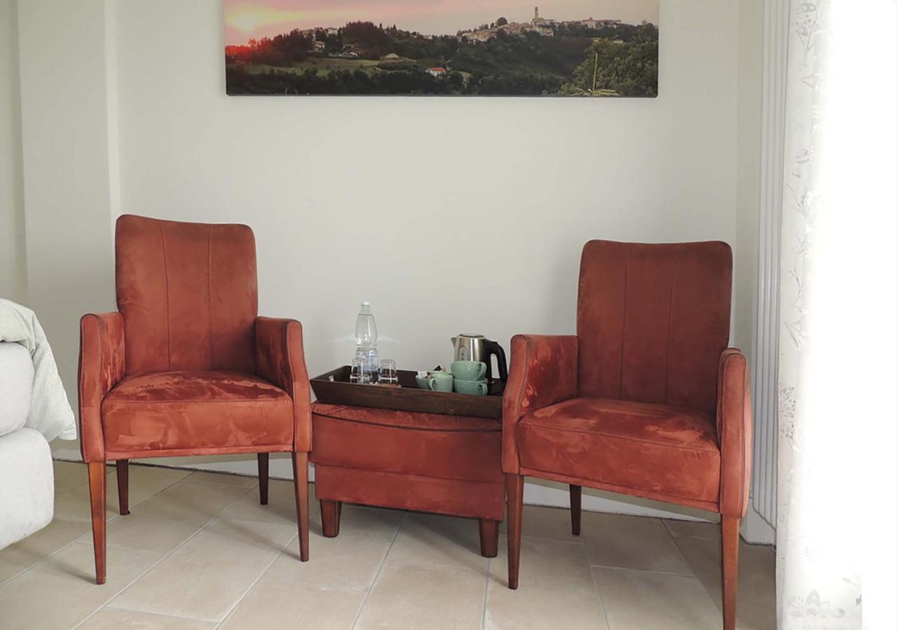La Luce Delle Colline Bed & Breakfast Serravalle delle Langhe Exterior photo