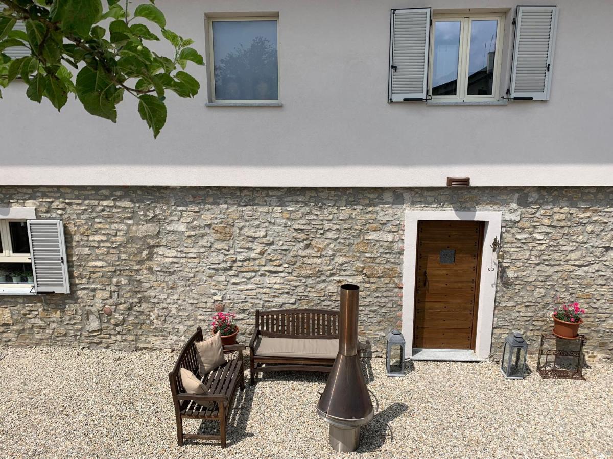La Luce Delle Colline Bed & Breakfast Serravalle delle Langhe Exterior photo