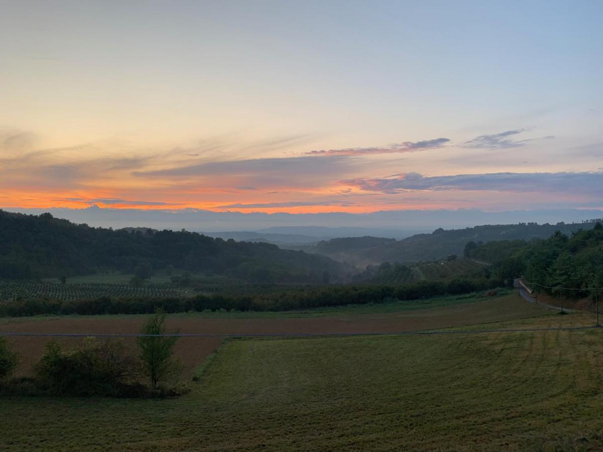 La Luce Delle Colline Bed & Breakfast Serravalle delle Langhe Exterior photo