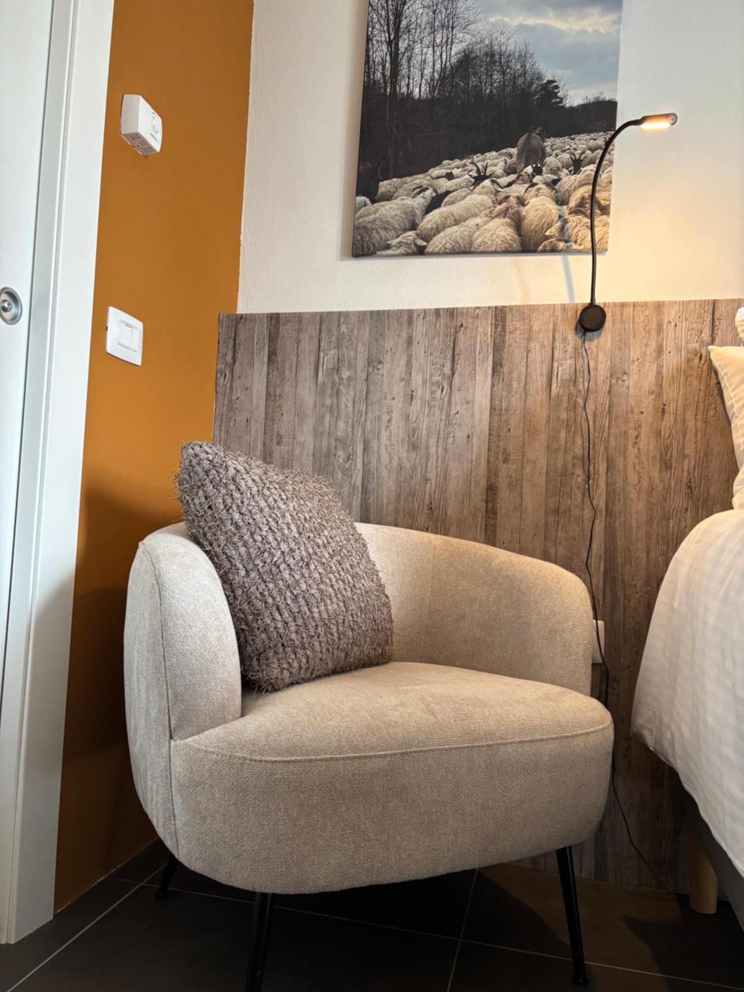 La Luce Delle Colline Bed & Breakfast Serravalle delle Langhe Exterior photo