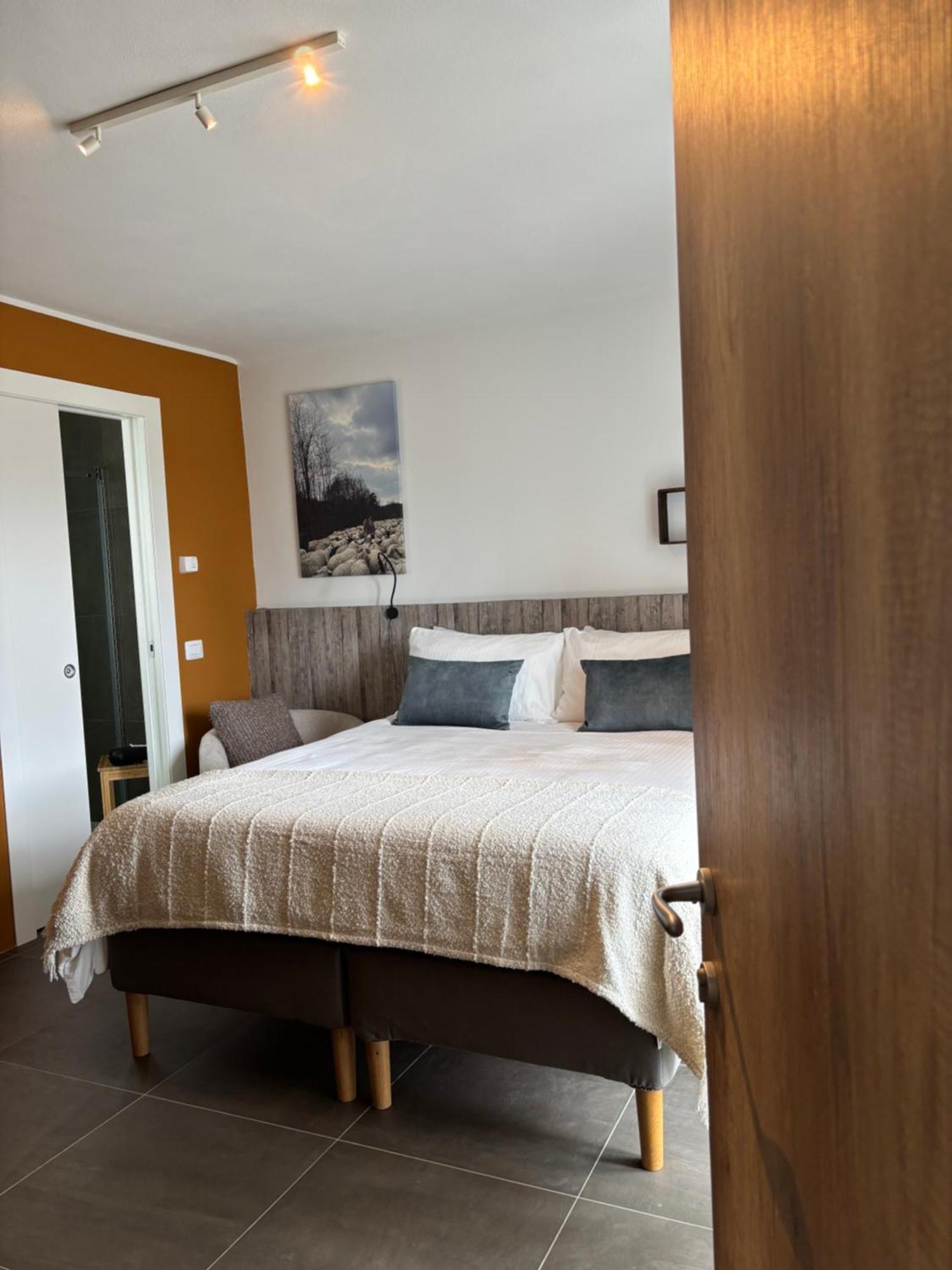 La Luce Delle Colline Bed & Breakfast Serravalle delle Langhe Exterior photo
