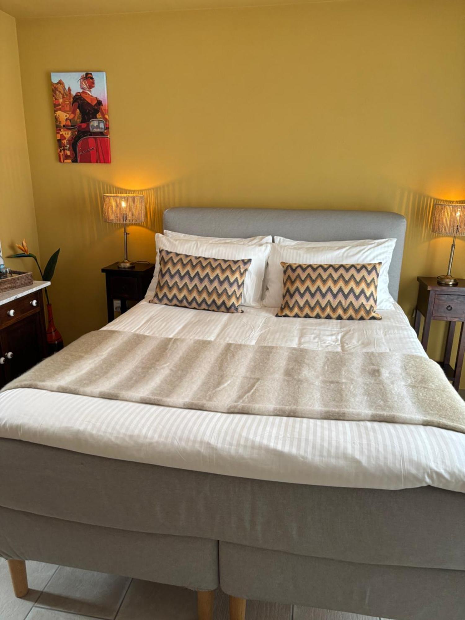 La Luce Delle Colline Bed & Breakfast Serravalle delle Langhe Exterior photo
