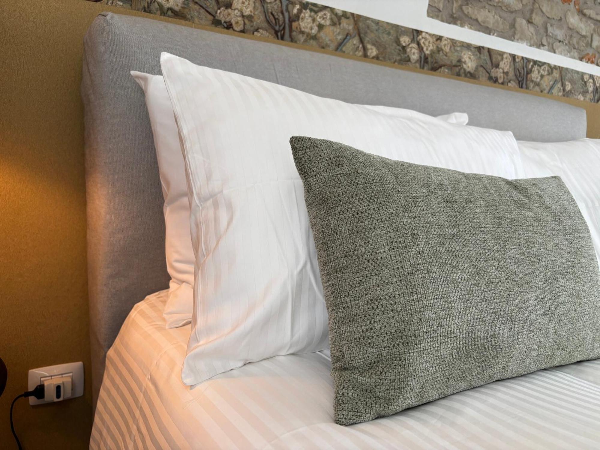 La Luce Delle Colline Bed & Breakfast Serravalle delle Langhe Exterior photo